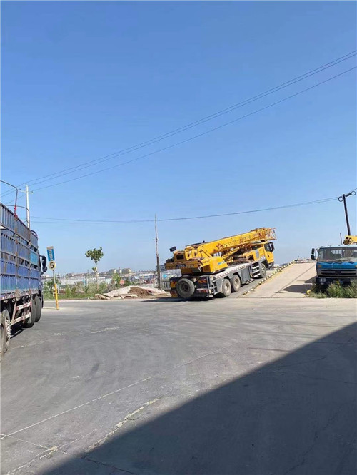 得荣县25吨吊车的租赁价格大概是多少？