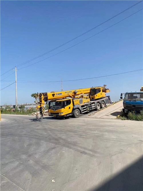 得荣县吊车作业时，可能会产生哪些额外收费项目？