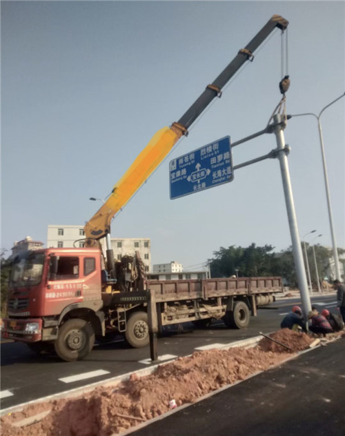 得荣县设备吊装租赁吊车要用多大吊车