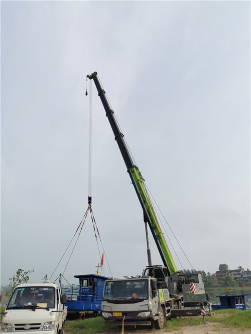 得荣县桥梁建设吊装案例
